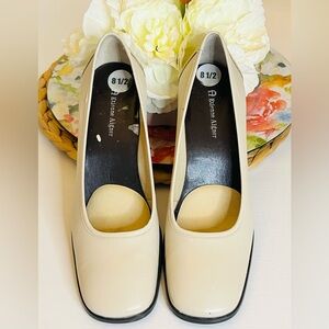 ETIENNE AIGNER‎ Cream Leather Square Toe Block Heel Pumps Women’s Size |8.5